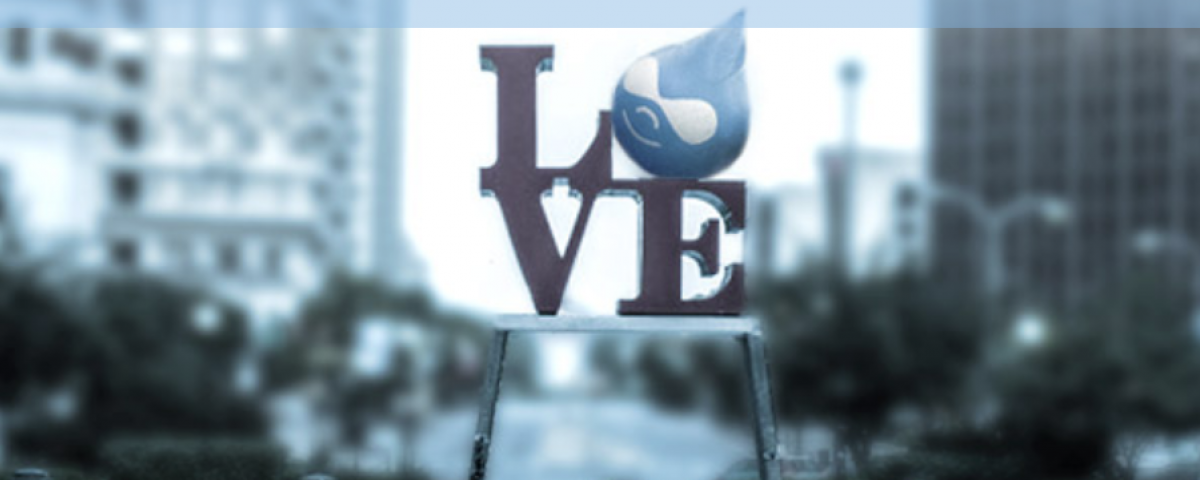 Drupaldelphia logo superimposed on the Philadelphia Love Statue